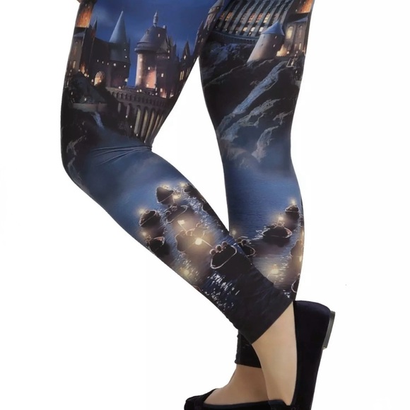 New Harry Potter Hogwarts Leggings Torrid Plus Size
6 - Picture 5 of 6